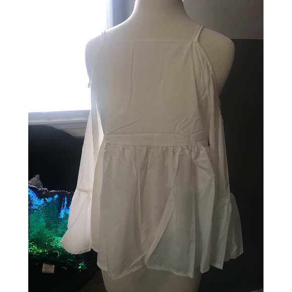 ✨LAST ONE✨ Boho Cold Shoulder Bell Sleeve Blouse - Picture 4 of 5